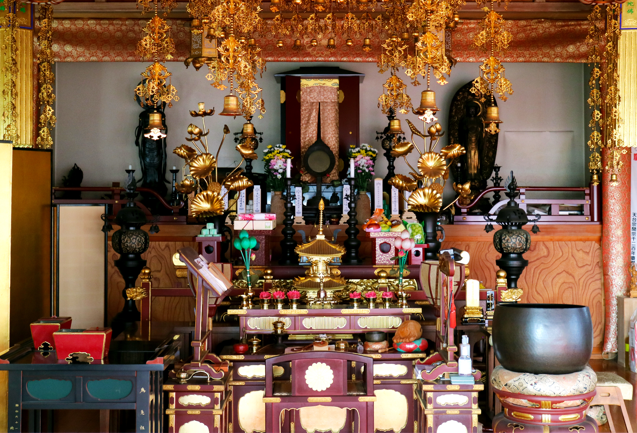 妙善寺本堂内部