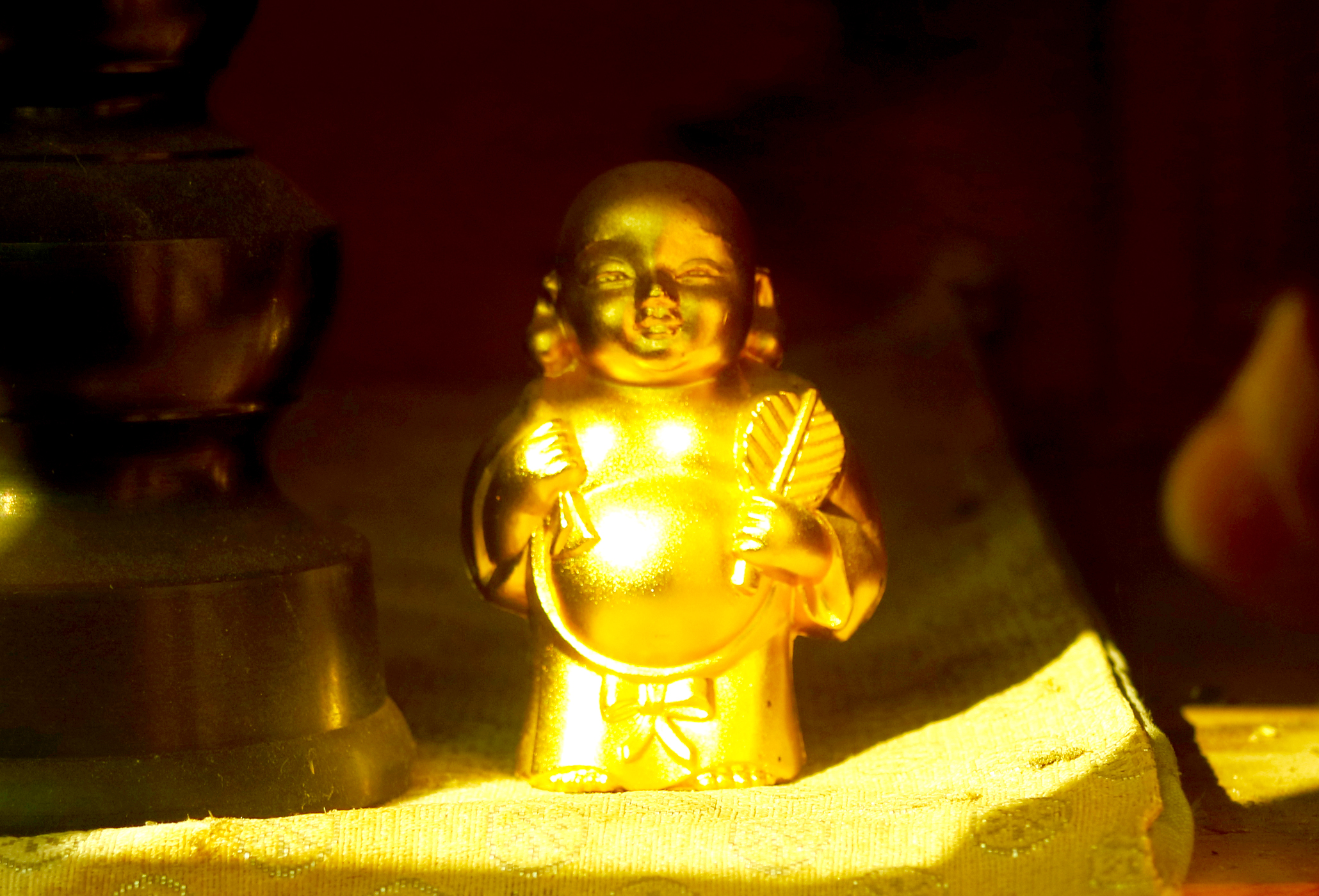 全身金色の布袋尊